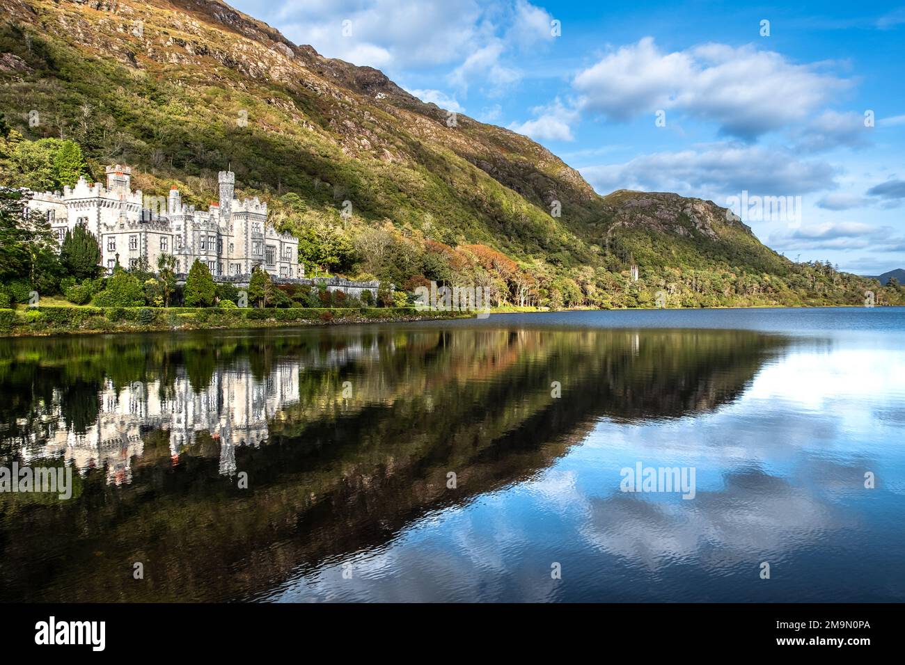 Kylemore Abbey in Connemara, Pollacappul, Co Galway, Irland Stockfoto