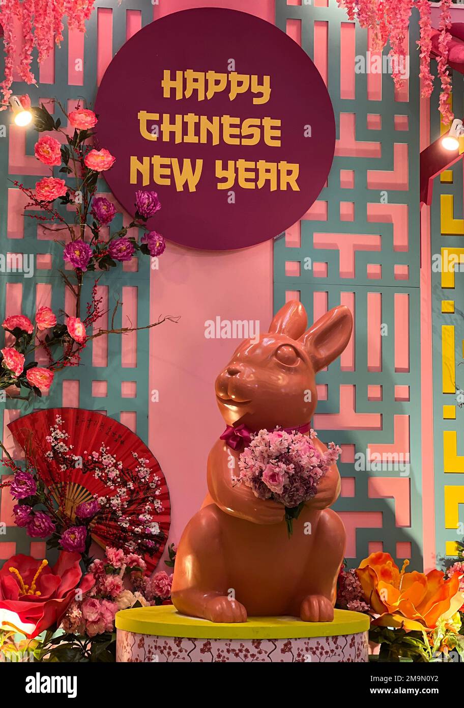 Ein vertikales Bild wunderschöner Dekorationen für das chinesische Neujahr Stockfoto