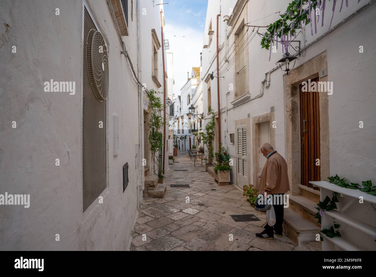 Die Straßen von Locorotondo (Apulien, Italien) Stockfoto