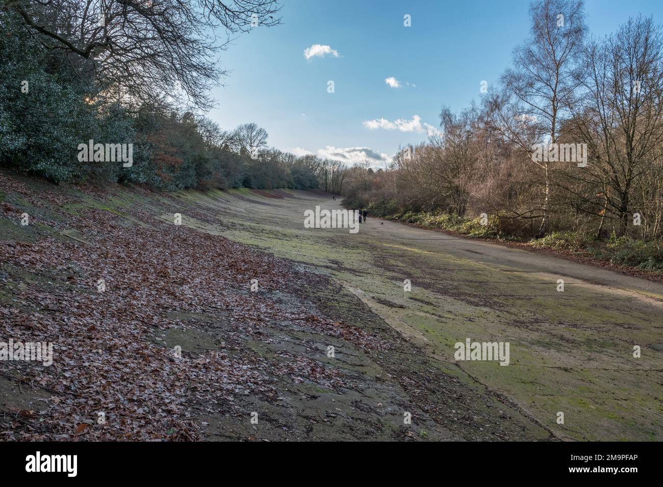 Sehen Sie einen Teil der historischen Rennstrecke in Brooklands, Surrey, Großbritannien. Stockfoto