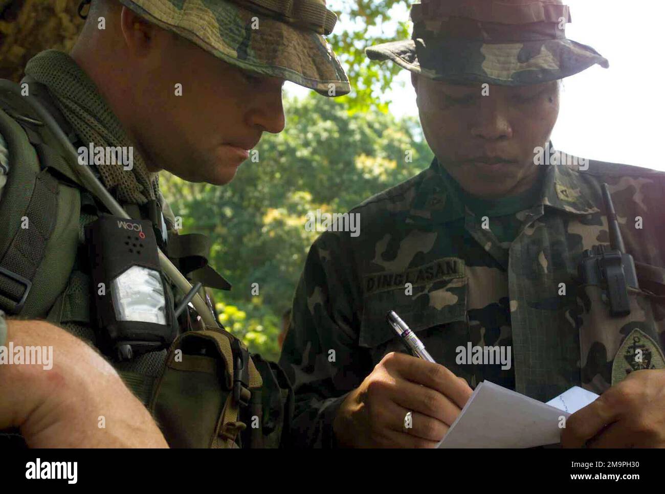 030503-M-9892R-014. Einsatzgebiet/Serie: BALIKATAN 2003 Base: Camp Ternate State: Cavite Province Country: Philippinen (PHL) Scene Major Command gezeigt: 2. Bataillon 7. Marines Stockfoto