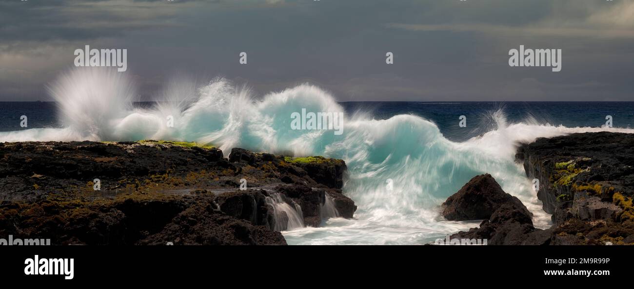 Wellen und Sturmwolken. Hawaii, die große Insel Stockfoto