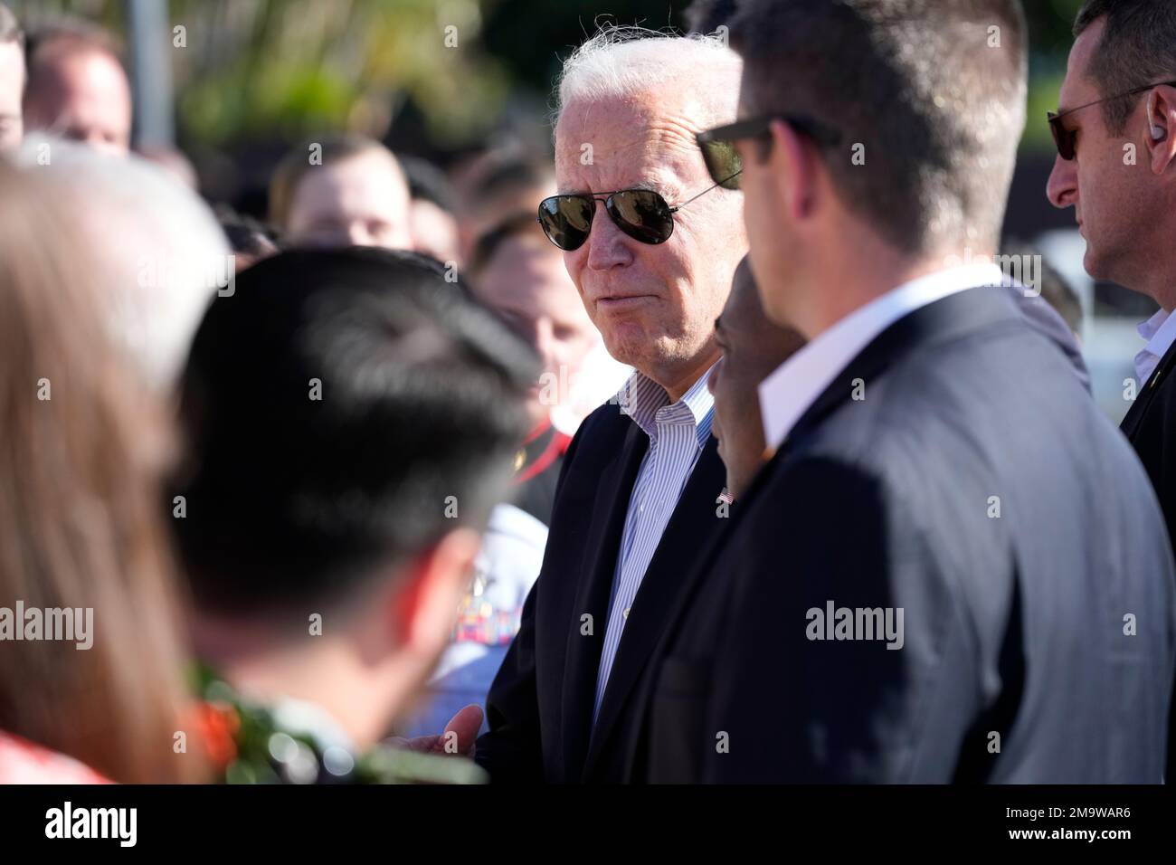 President Joe Biden greets troops at Hickam Air Force Base, Wednesday, Nov. 16, 2022, in Hawaii. Biden returned to the U.S. after a trip to Egypt, Cambodia and Indonesia. (AP Photo/Alex Brandon) Stockfoto