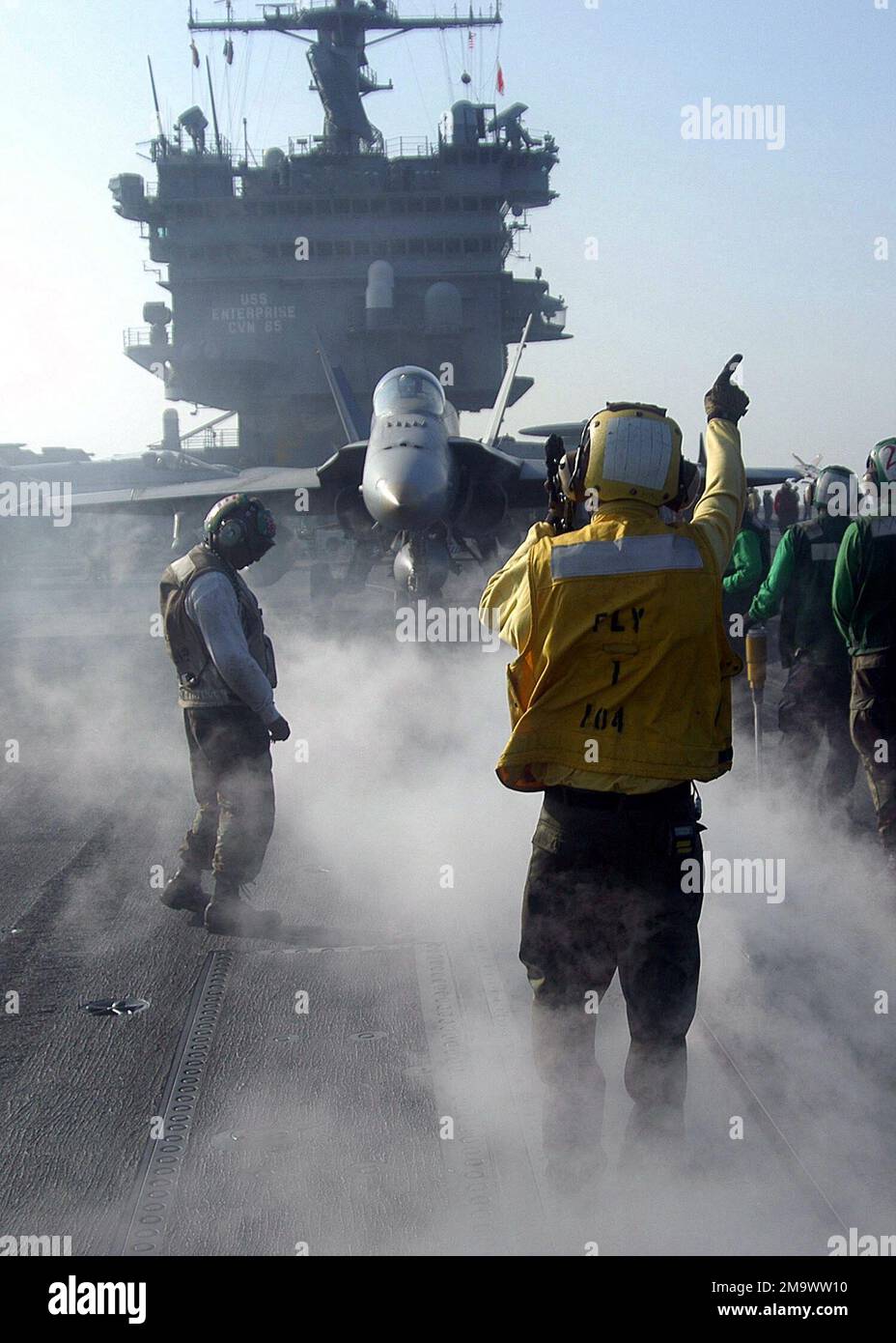 040105-N-9742R-005. Basis: USS Enterprise (CVN 65) Stockfoto