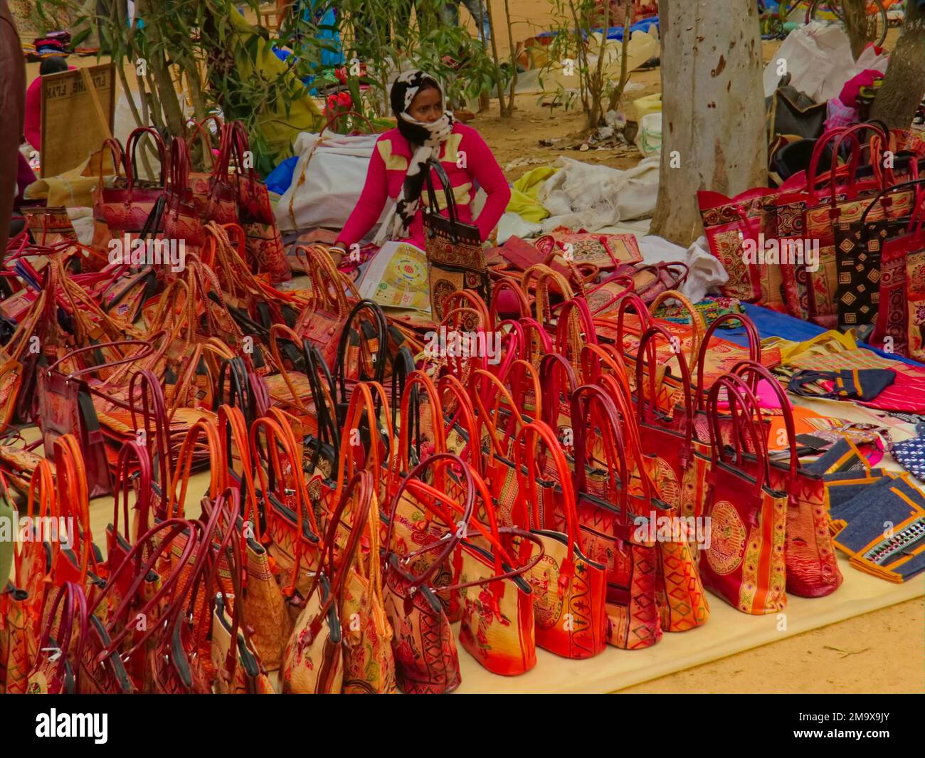 Bolpur, Westbengalen, Indien:27-11-2019. Kleine lokale Messe mit handgefertigten Artikeln zum Verkauf Stockfoto