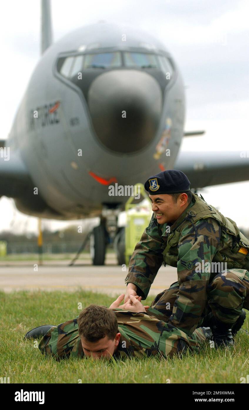040309-F-5646C-009. Basis: RAF Fairford State: Gloucestershire Country: England / Großbritannien (eng) Stockfoto