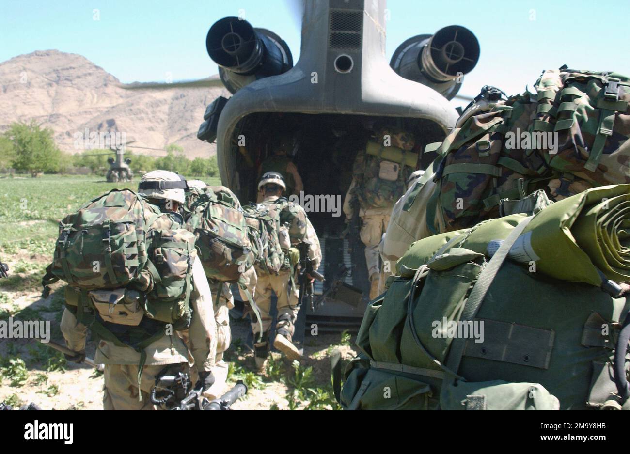 040324-A-6414T-017. Operation/Serie: DAUERHAFTE FREIHEIT Staat: Provinz Uruzgan Land: Afghanistan (AFG) Stockfoto