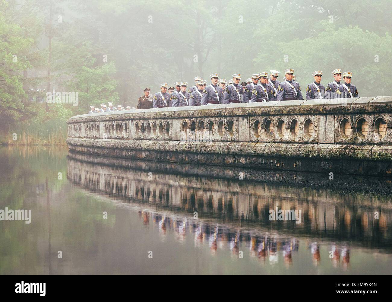 Die USA Militärakademie-Kurs von 2022 Marchen zum Michie-Stadion am Abschlussfeiertag Samstag. (Foto nach Klasse 2023 Kadett Hannah Lamb) Stockfoto
