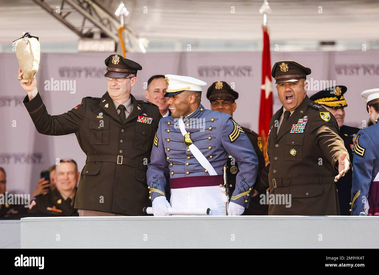 Gegen Ende der Abschlusszeremonie jubelten die Absolventen bei der Ankündigung des „Ziegenkadetts“, des Kadetts mit dem niedrigsten Rang, und dieses Jahr war es Klasse 2022, Kadett Isaac Jefferson Dixon IV, und traditionell erhielt er fast $1.000 von seinen Klassenkameraden. (Foto von Klasse 2023, Kadett Tyler Williams) Stockfoto