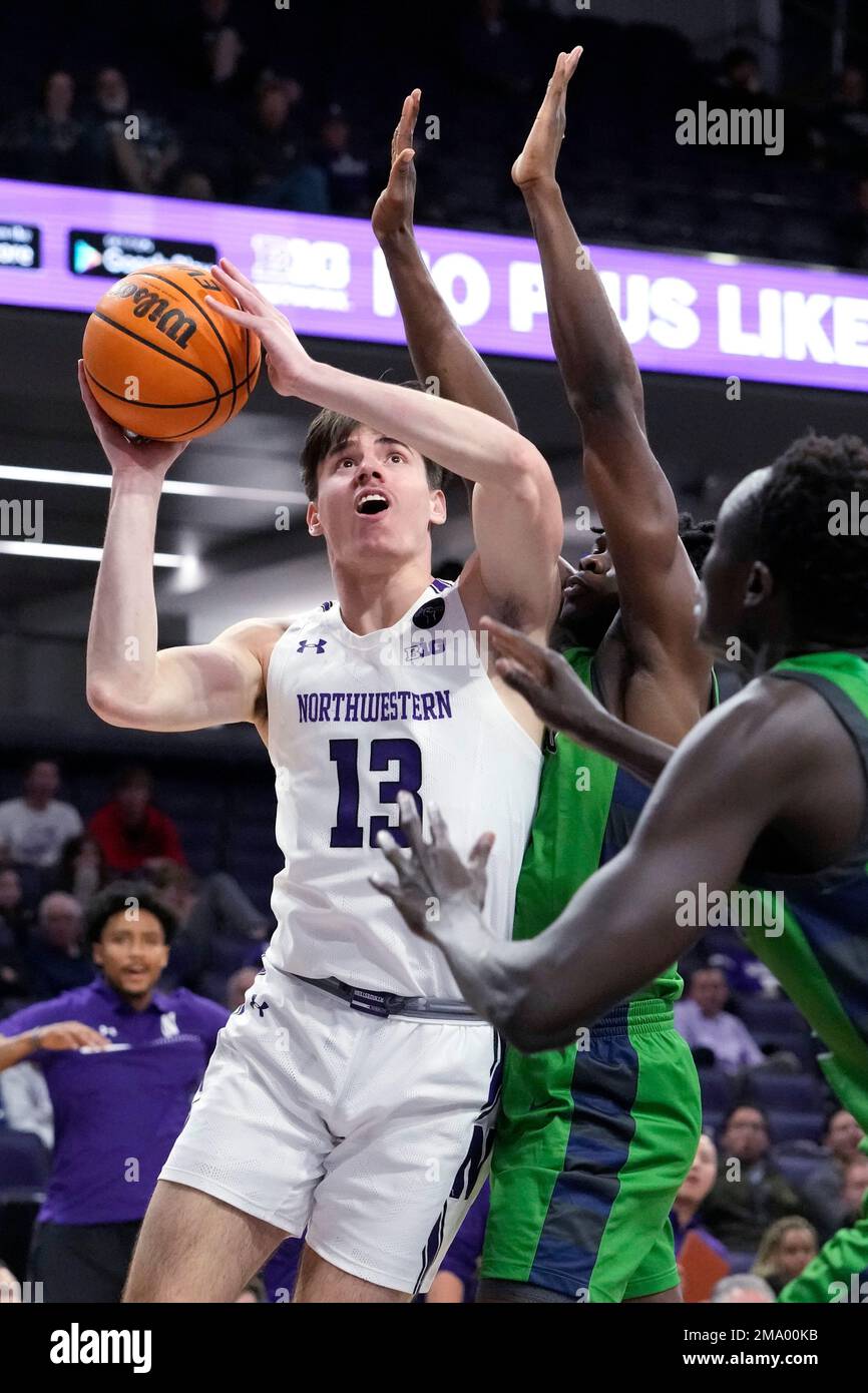 Northwestern guard Brooks Barnhizer (13) goes up for a shot against Chicago State guard Wesley Cardet Jr., and forward Arol Kacuol, right, during the second half of an NCAA college basketball game Monday, Nov. 7, 2022, in Evanston, Ill. Northwestern won 85-54. (AP Photo/Nam Y. Huh) Stockfoto