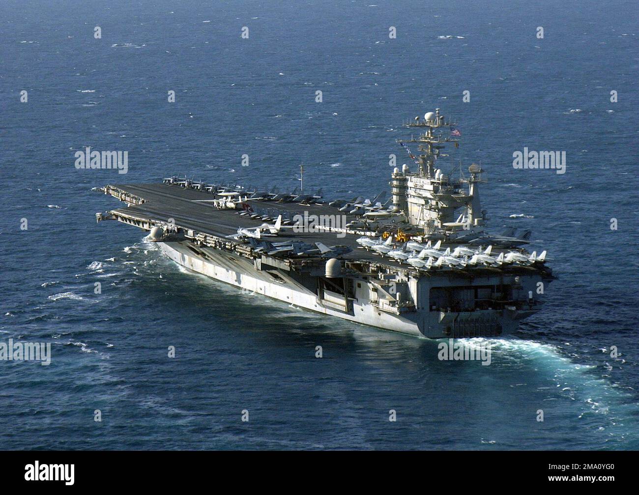 040603-N-5319A-004. Land: Arabian Gulf Scene Major Command gezeigt: USS GEORGE WASHINGTON (CVN73) Stockfoto