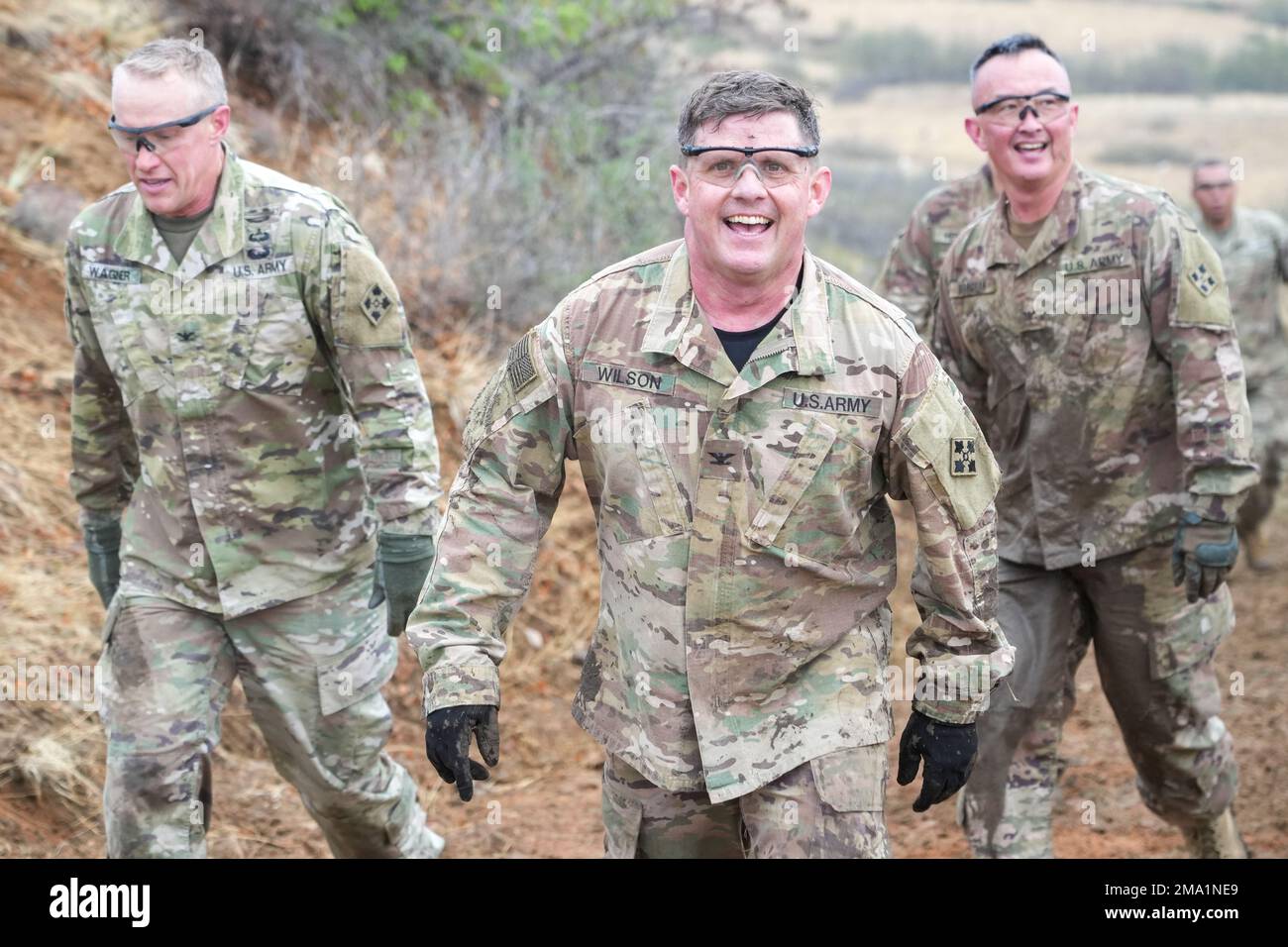 Oberst Jeremy Wilson, Stabschef der 4. Infanterieabteilung, nähert sich dem Ende der phyiskalischen Fitness-Veranstaltung in Utah Beach, die mit der Ivy Week am 23. Mai 2022 in Fort Carson begann. Das Utah Beach Event ist eine Hommage an die 4. Soldaten der Infanterie Division, die Utah Beach am D-Day, 6. Juni 1944, gestürmt haben. Stockfoto