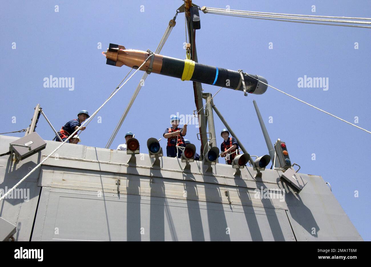 040623-N-5319A-001. Land: Arabian Sea Scene Major Command, dargestellt: USS Bulkeley (DDG 84) Stockfoto