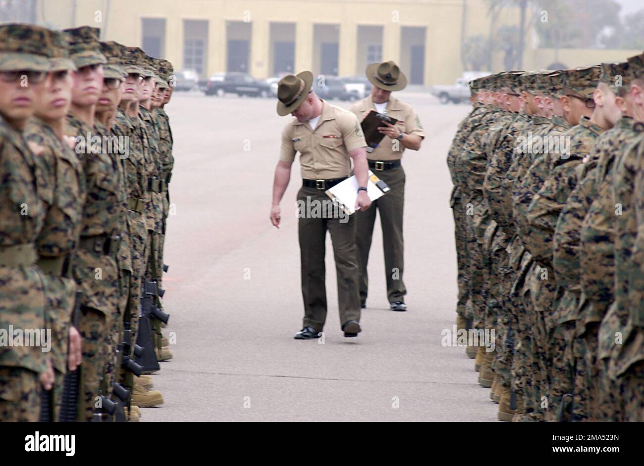 041213-M-3544G-012. Basis: USMC Recruit Depot, San Diego Bundesstaat: Kalifornien (CA) Land: Vereinigte Staaten von Amerika (USA) Stockfoto