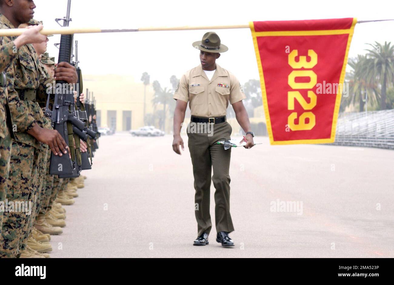 041213-M-3544G-017. Basis: USMC Recruit Depot, San Diego Bundesstaat: Kalifornien (CA) Land: Vereinigte Staaten von Amerika (USA) Stockfoto