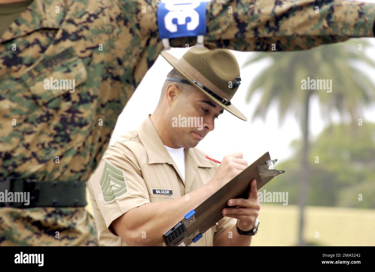 041213-M-3544G-042. Basis: USMC Recruit Depot, San Diego Bundesstaat: Kalifornien (CA) Land: Vereinigte Staaten von Amerika (USA) Stockfoto