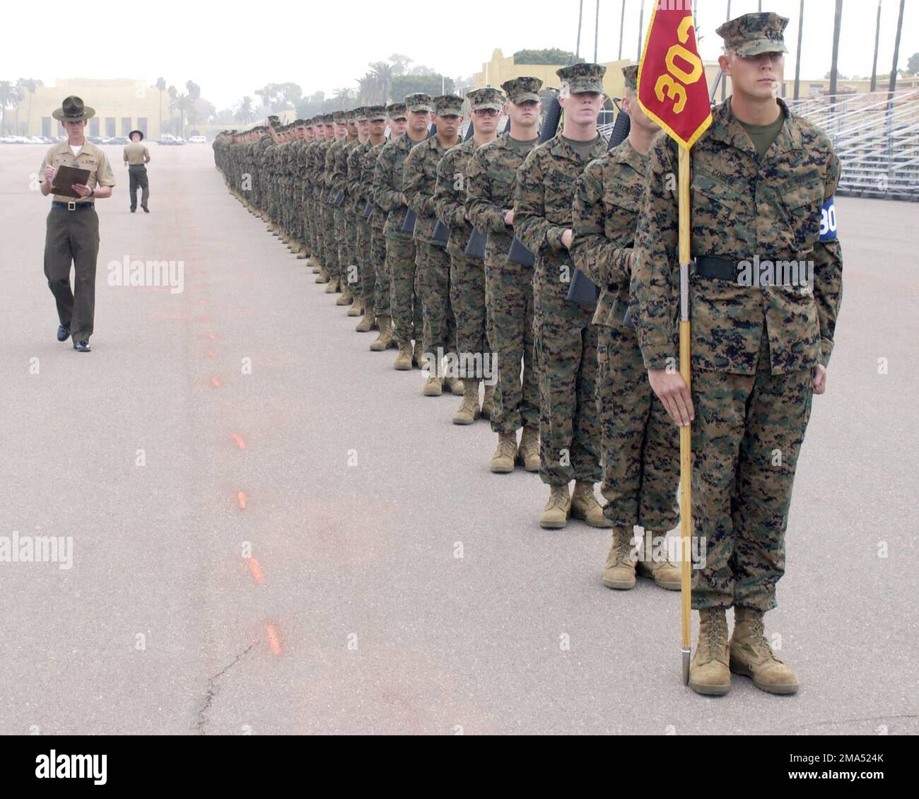 041213-M-3544G-046. Basis: USMC Recruit Depot, San Diego Bundesstaat: Kalifornien (CA) Land: Vereinigte Staaten von Amerika (USA) Stockfoto