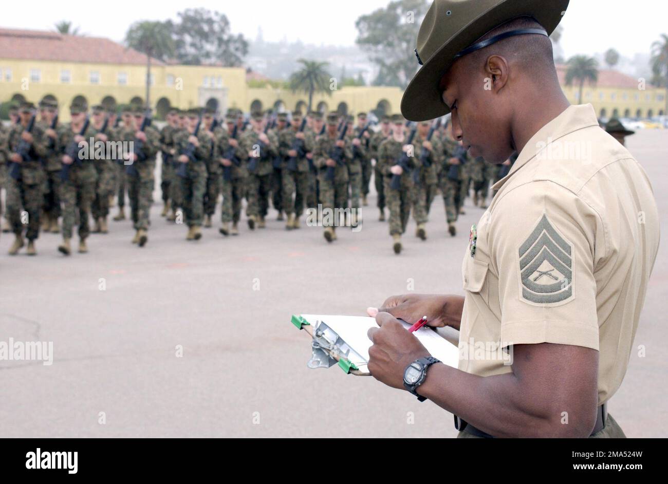 041213-M-3544G-006. Basis: USMC Recruit Depot, San Diego Bundesstaat: Kalifornien (CA) Land: Vereinigte Staaten von Amerika (USA) Stockfoto
