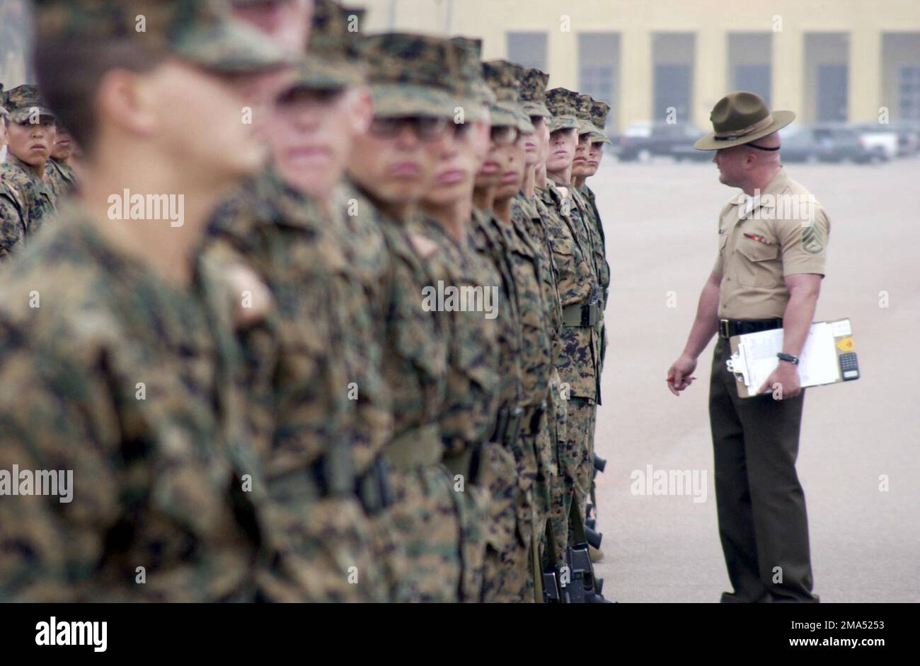 041213-M-3544G-013. Basis: USMC Recruit Depot, San Diego Bundesstaat: Kalifornien (CA) Land: Vereinigte Staaten von Amerika (USA) Stockfoto