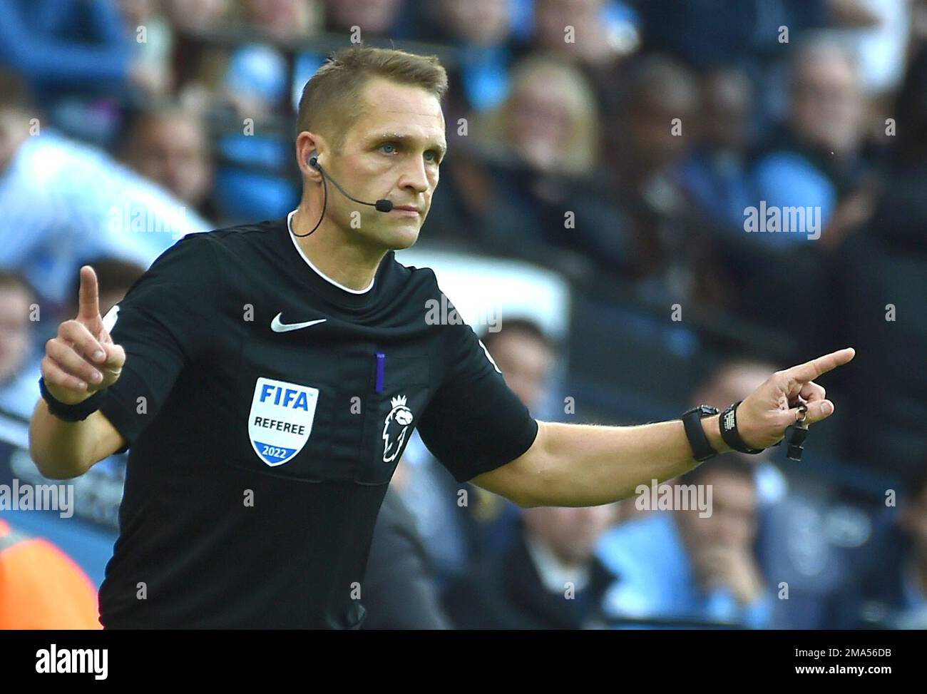 Referee Craig Pawson during the English Premier League soccer match between Manchester City and Brighton and Hove Albion at Etihad stadium in Manchester, England, Saturday, Oct. 22, 2022. (AP Photo/Rui Vieira) Stockfoto