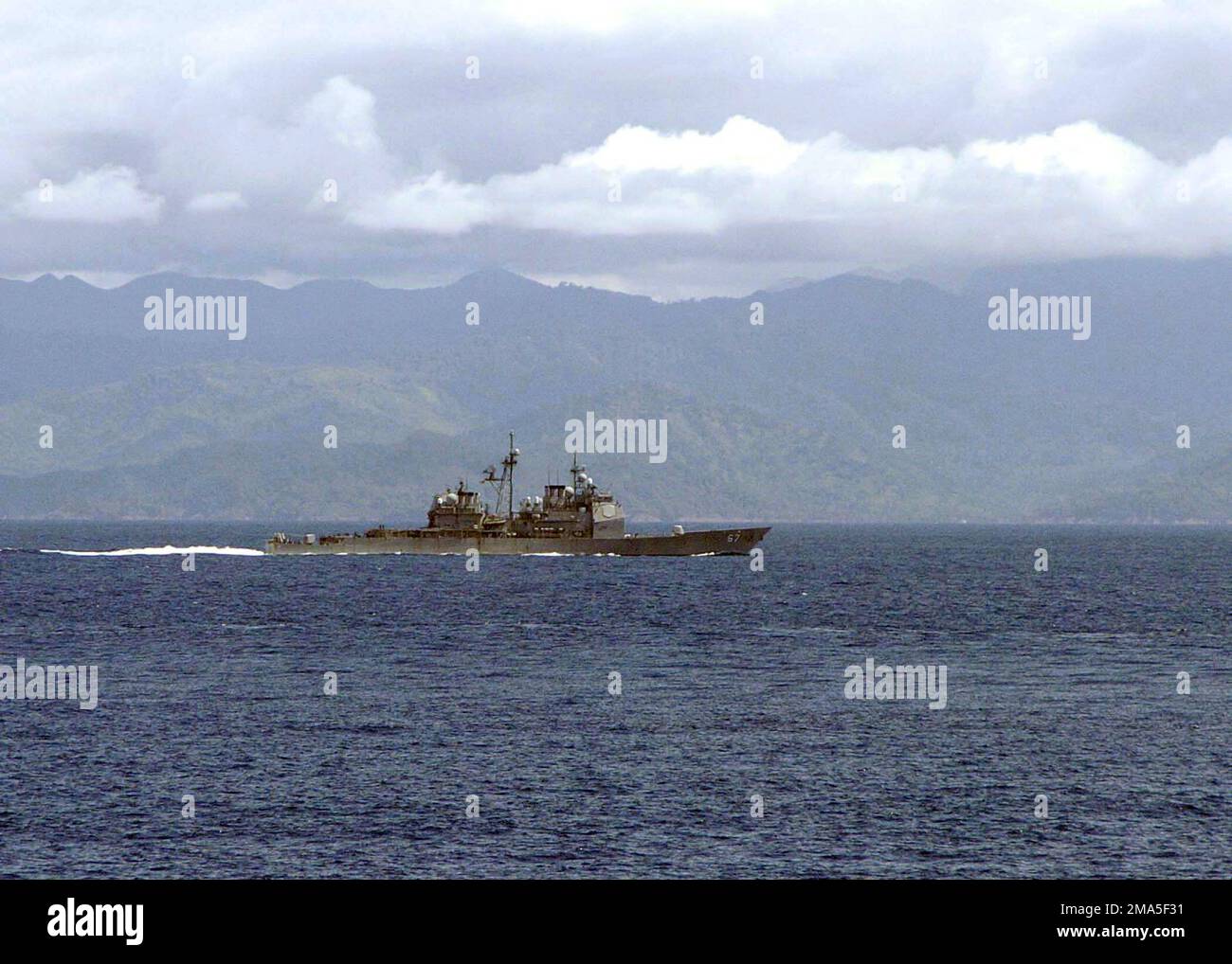 050109-N-0057P-003. Land: Szene im Indischen Ozean (IOC), Hauptkommando: USS Shiloh (CG-67) Stockfoto