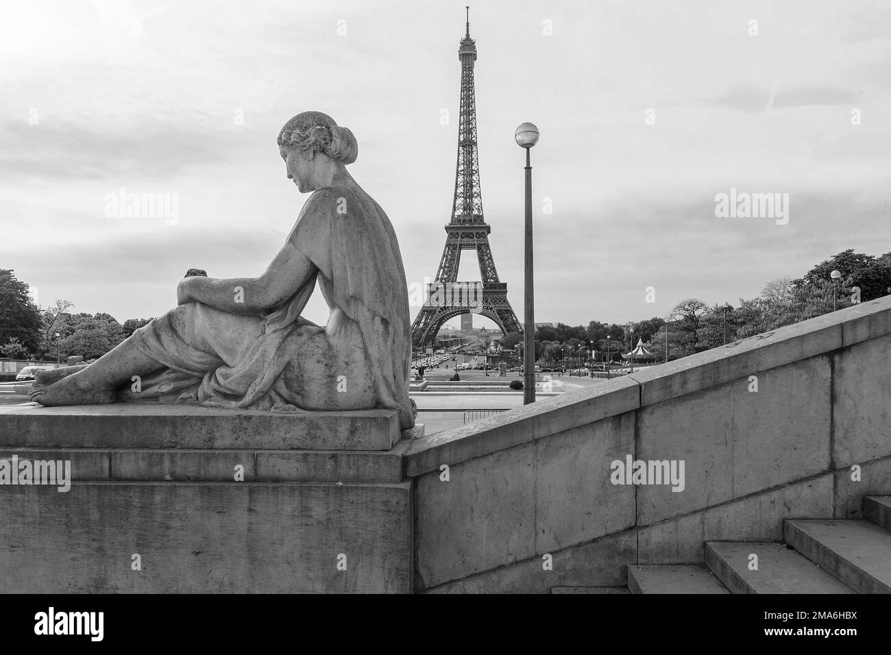 PARIS, FRANKREICH - 12. MAI 2015: Dies ist eine der Skulpturen auf dem Trocadero im Palais de Chaillot. Stockfoto