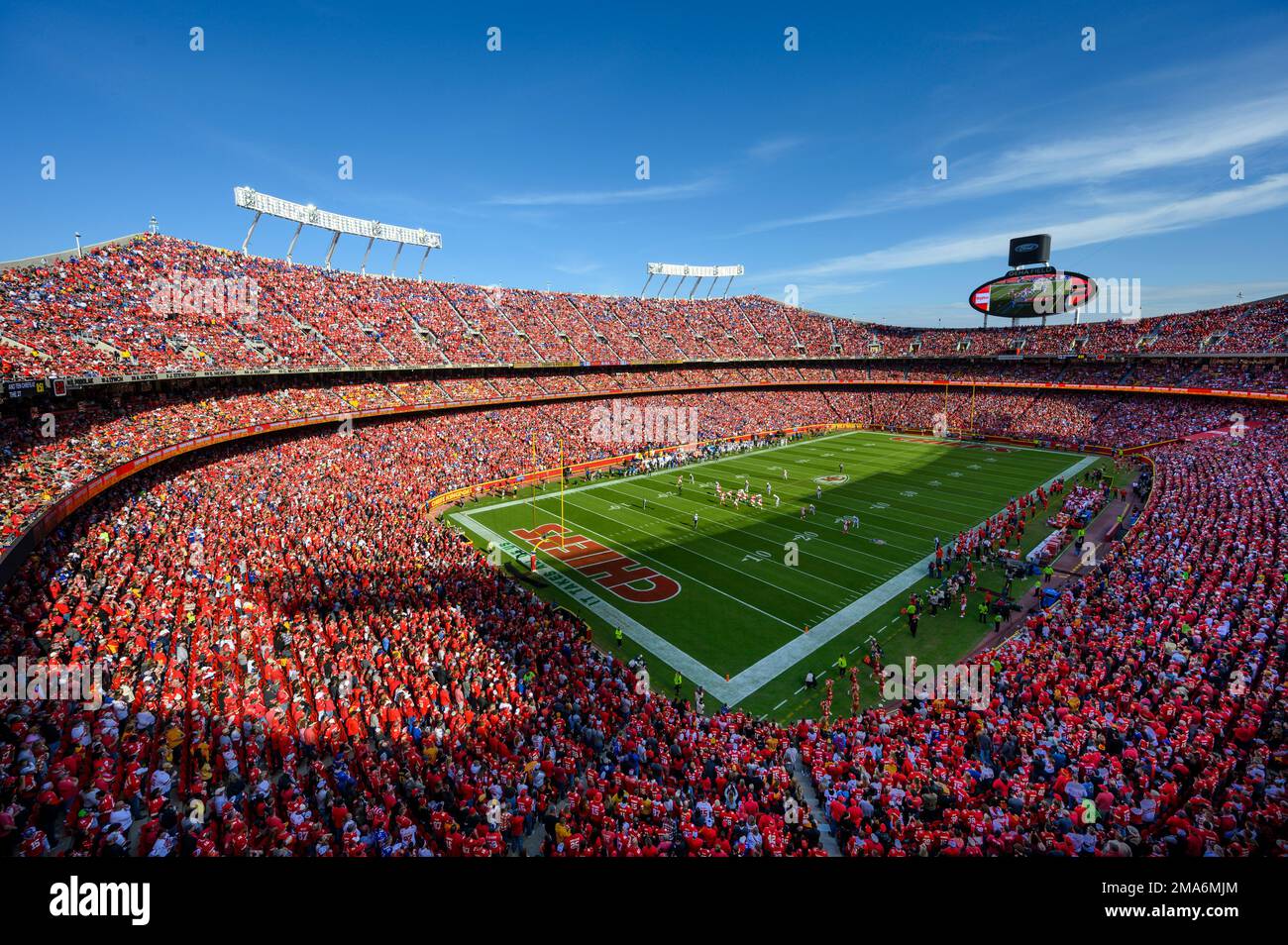 A general overall interior view of Arrowhead Stadium during an NFL football game between the Kansas City Chiefs and the Buffalo Bills, Sunday, Oct. 16, 2022 in Kansas City, Mo. (AP Photo/Reed Hoffmann) Stockfoto