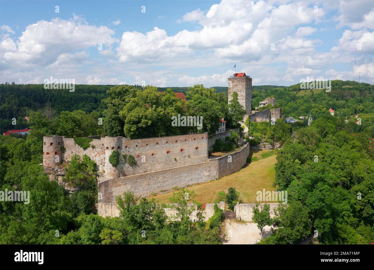 Luftaufnahme, Schloss Pappenheim, 1140 erbaut, Spornburg, Outer bailey, Eine der bedeutendsten mittelalterlichen Burgruinen in Bayern, im äußeren bailey mit Stockfoto