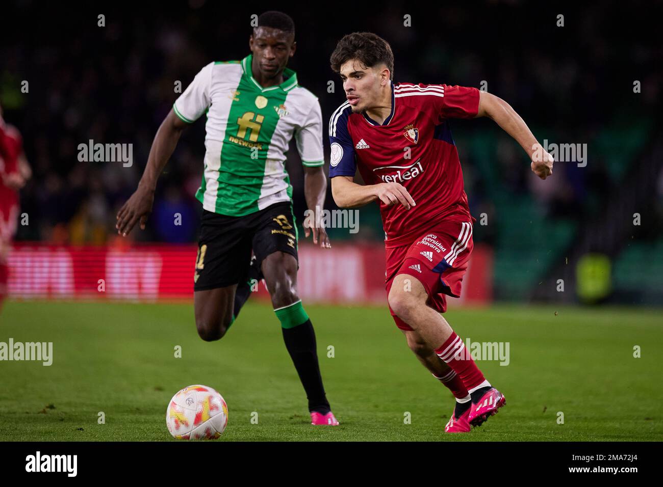 Sevilla, Spanien. 18. Januar 2023. Abdessamad Ezzalzouli (12) von Osasuna während des Spiels Copa del Rey zwischen Real Betis und Osasuna im Estadio Benito Villamarin in Sevilla. (Foto: Gonzales Photo/Alamy Live News Stockfoto