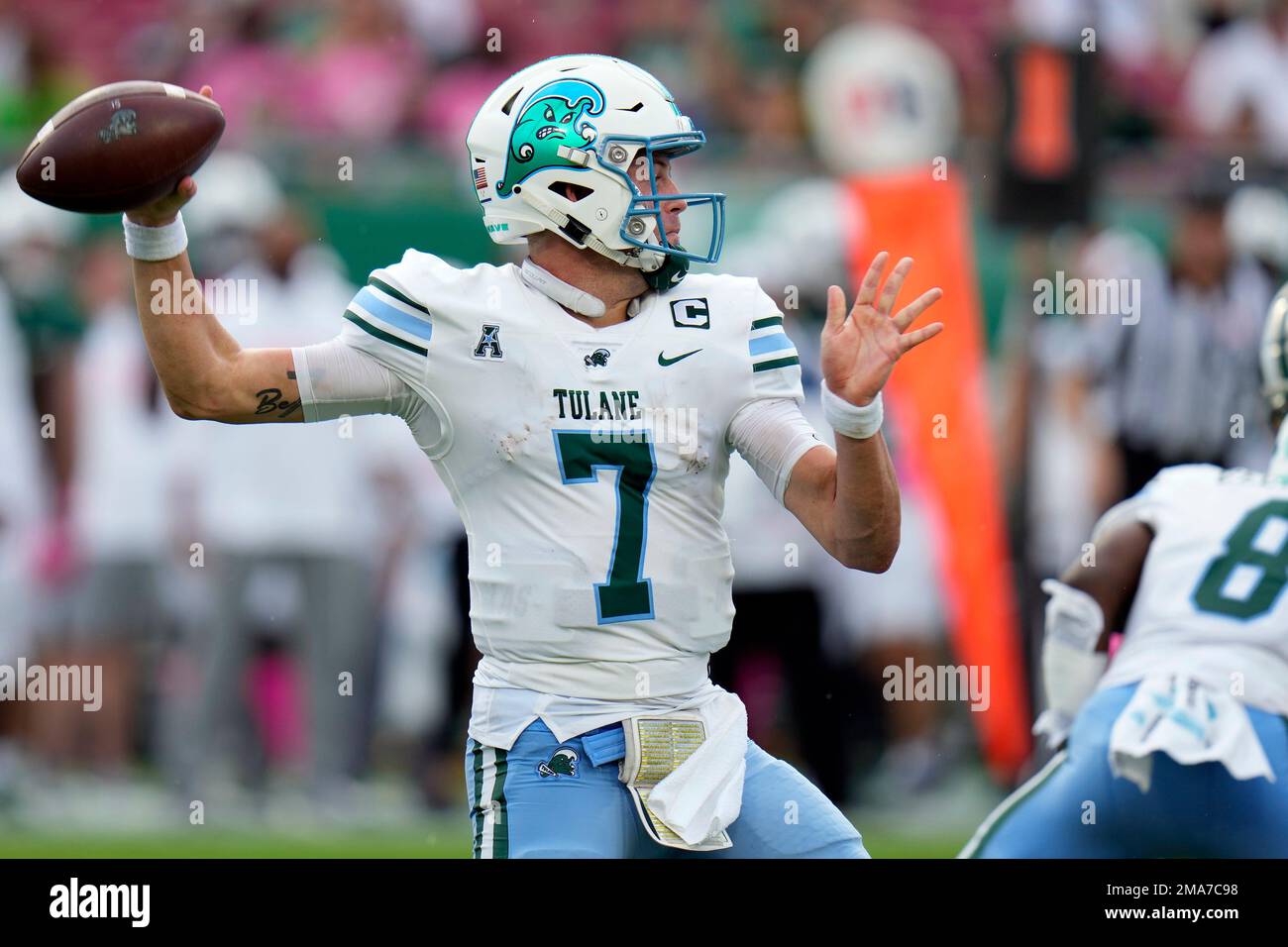 Tulane quarterback Michael Pratt throws a pass against South Florida during the first half of an NCAA college football game Saturday, Oct. 15, 2022, in Tampa, Fla. (AP Photo/Chris O'Meara) Stockfoto