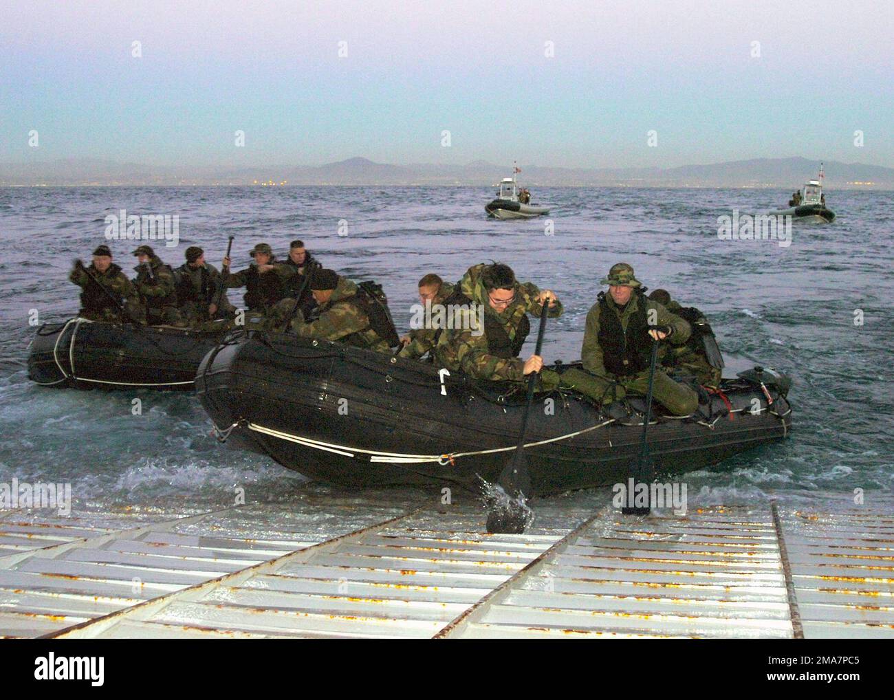 060119-N-7027P-107. Basis: USS Comstock (LSD 45) Land: Pazifik (POC) Stockfoto