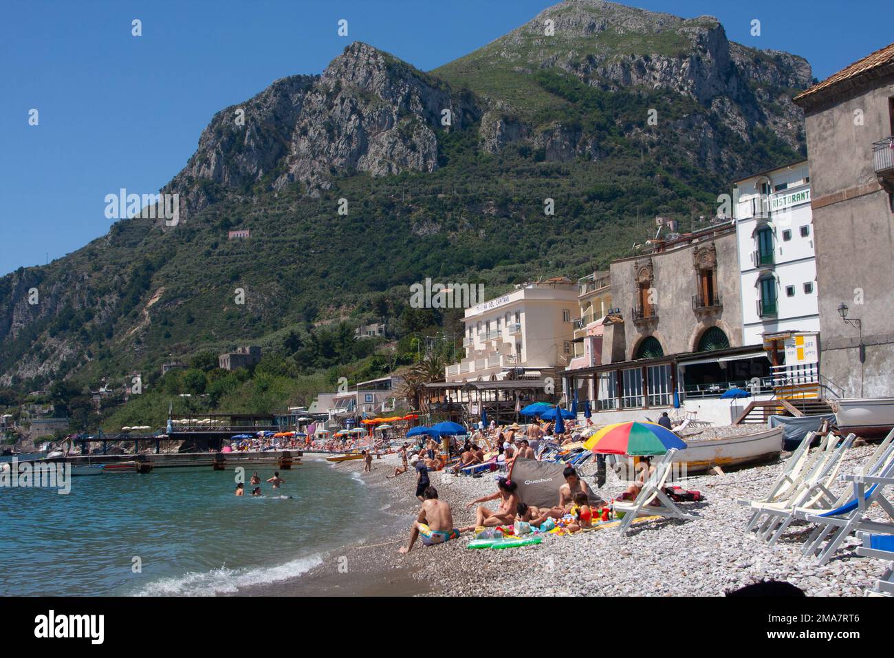 Urlaub am Strand Italien - Amalfiküste im Dorf Nerano Stockfoto