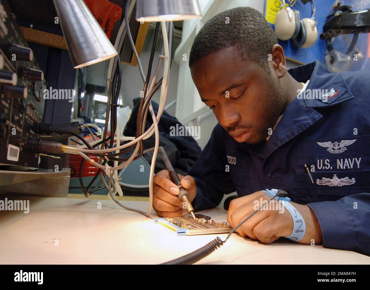 060224-N-7748K-003. Basis: USS Enterprise (CVN 65) Stockfoto