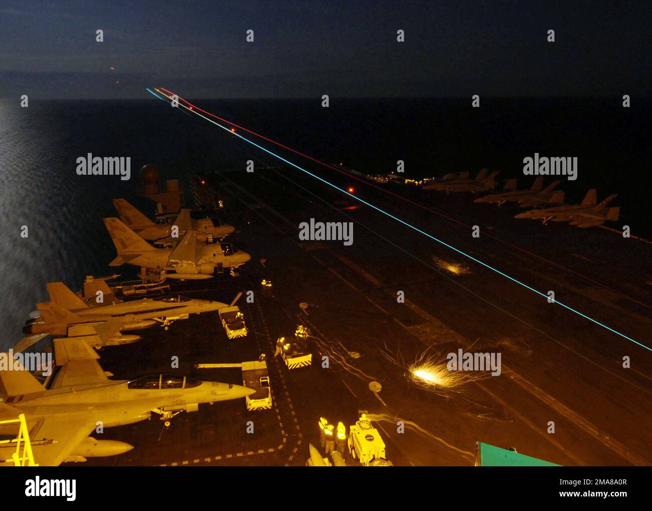 060314-N-9742R-010. Basis: USS Enterprise (CVN 65) Stockfoto