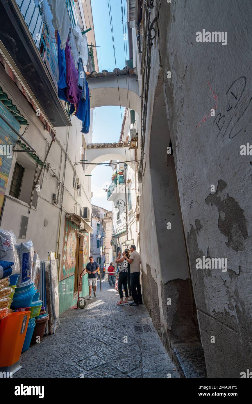 Die engen Gassen der kleinen Städte entlang der Costiera Amalfitana (Kampanien, Italien) Stockfoto