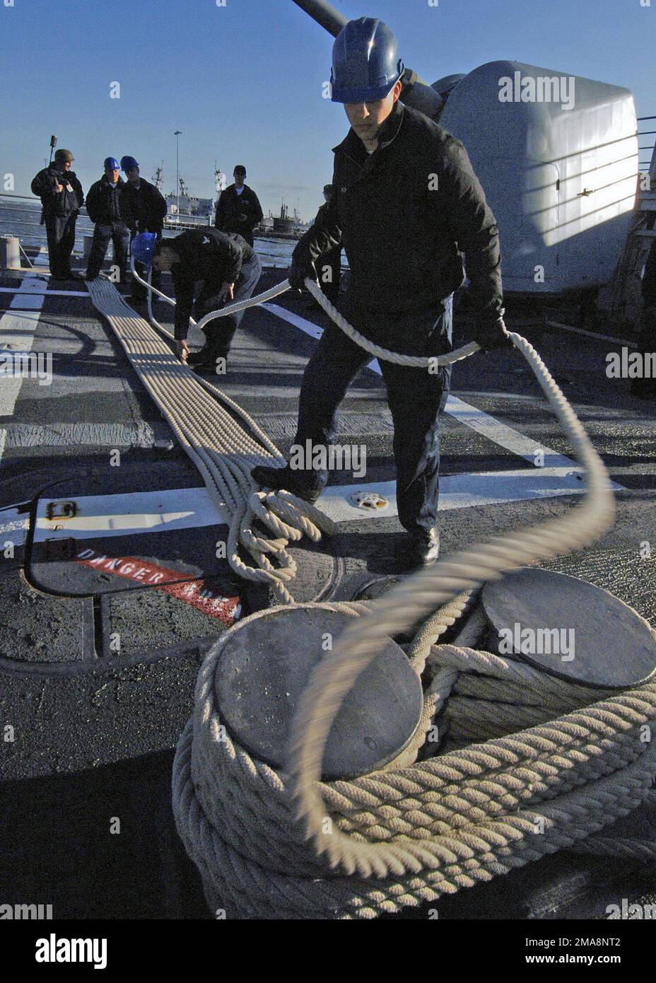 060404-N-1045B-002. Basis: USS Monterey (CG 61) Stockfoto