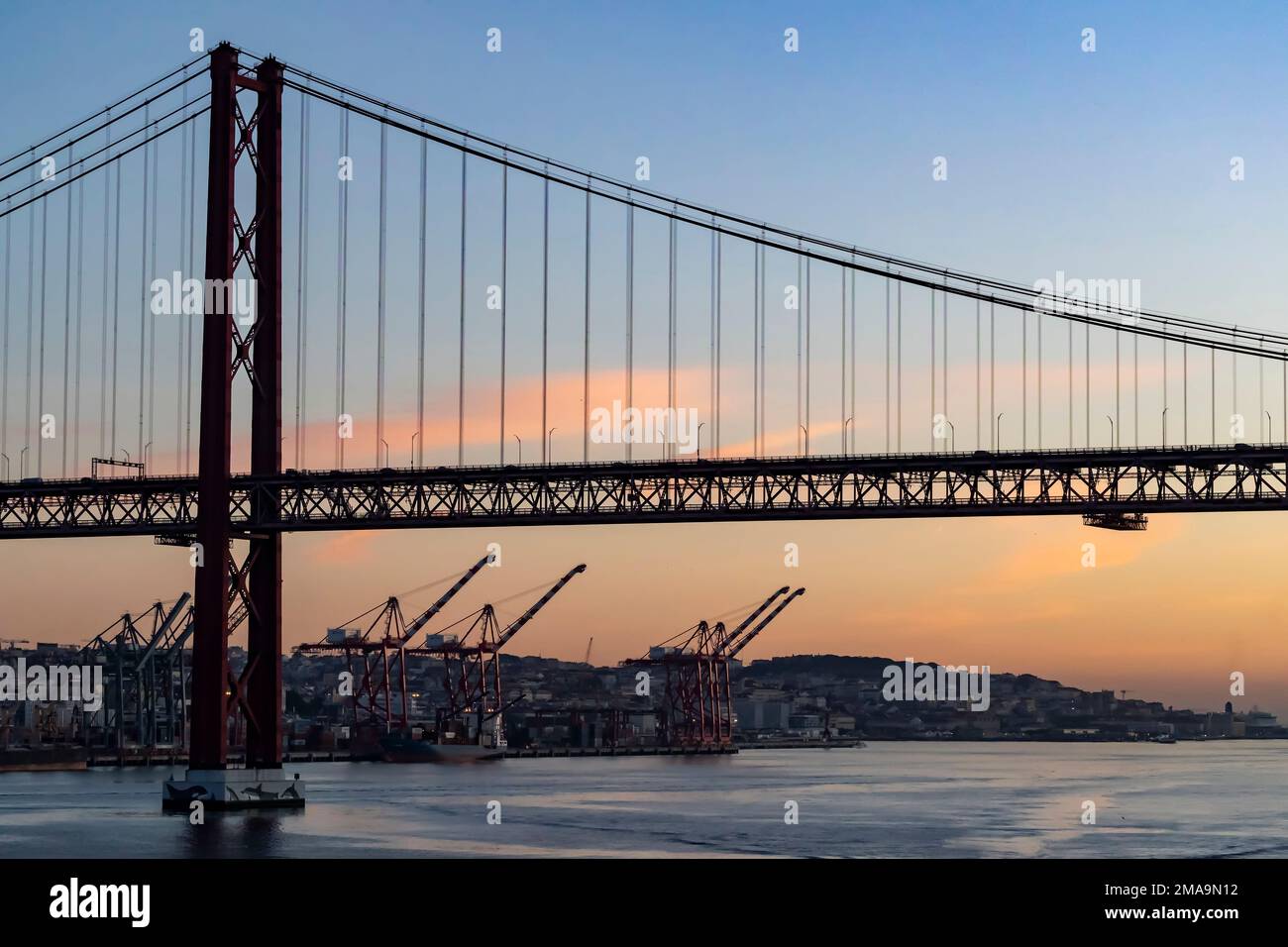 25 de April Brücke über den Fluss Tugus, Lissabon Portugal. Stockfoto