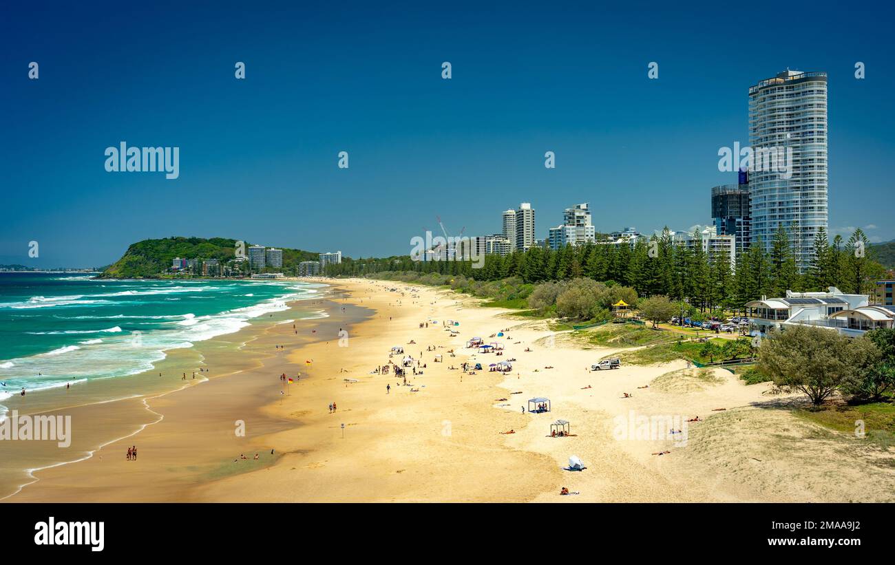 Gold Coast, Queensland, Australien - Burleigh Beach vom North Burleigh Lookout aus gesehen Stockfoto