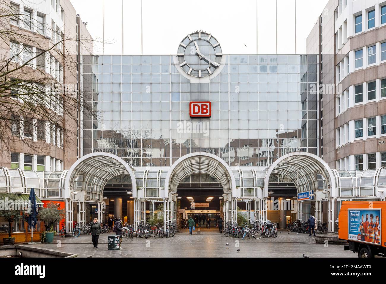 Düsseldorfer Hauptbahnhof, Eingang Bertha-von-Suttner-Platz Stockfoto