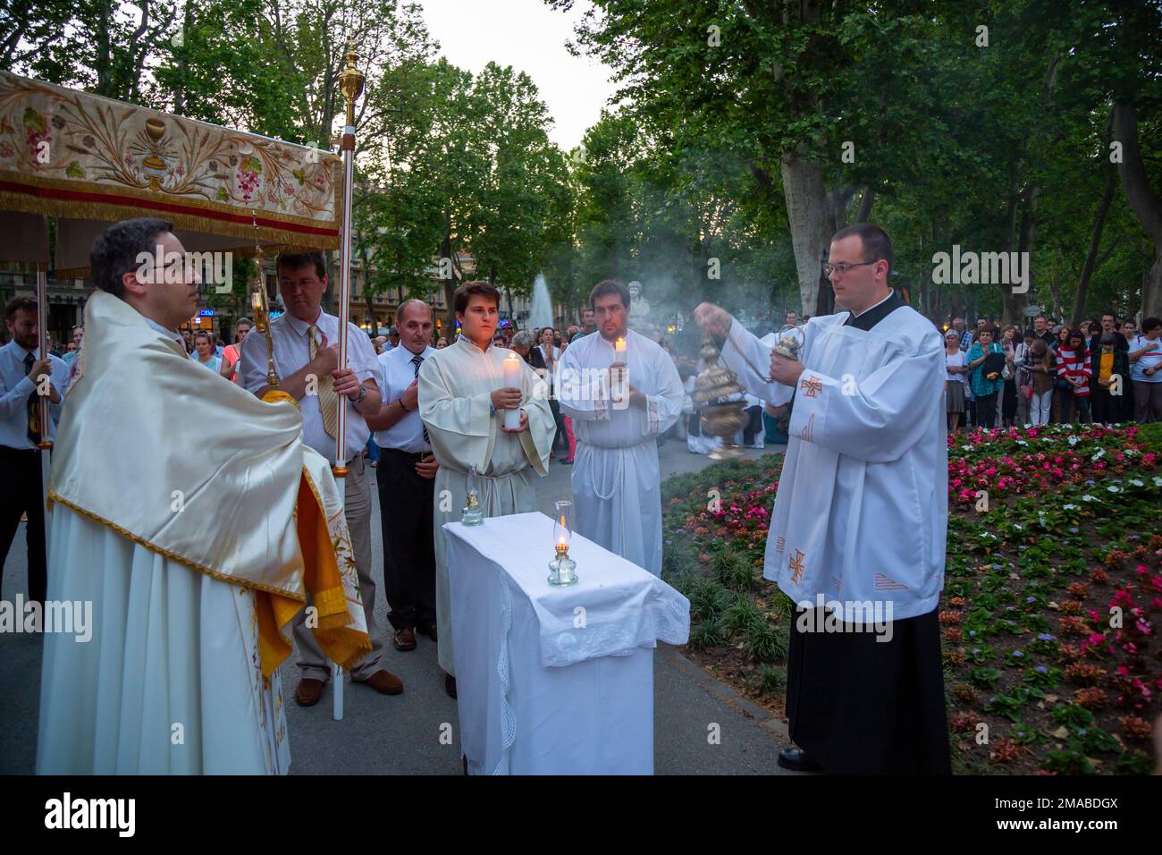 26.05.2016, Kroatien, Zagreb, Zagreb - Mitglieder der kroatischen katholischen Kirche feiern Corpus Christi. 00A160526D128CAROEX.JPG [MODELLVERSION: NEIN, MO Stockfoto