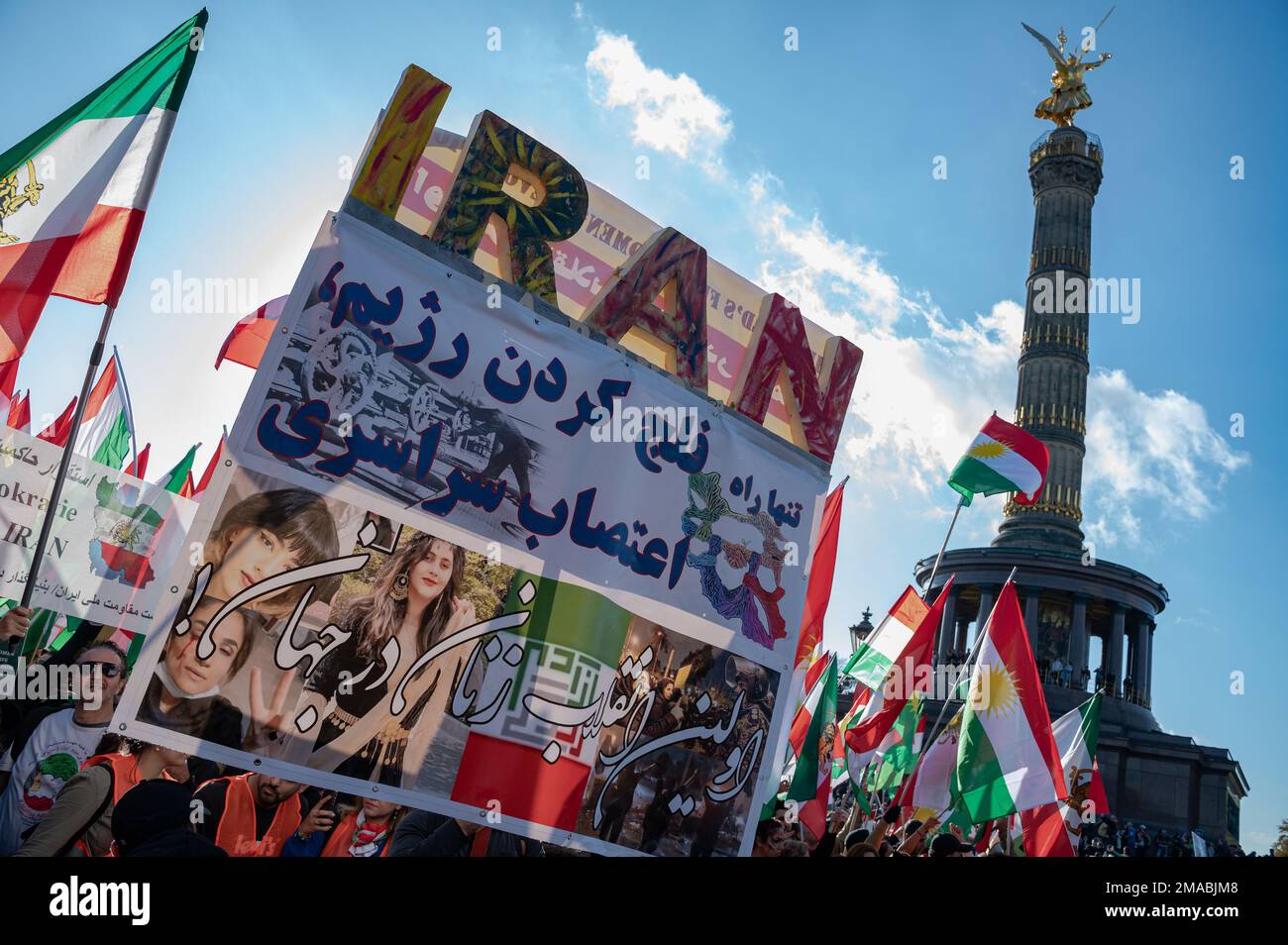 22.10.2022, Deutschland, Berlin - mehrere Zehntausende Iraner und Aktivisten bringen in der Siegessäule i Solidarität mit Demonstranten im Iran zum Ausdruck Stockfoto