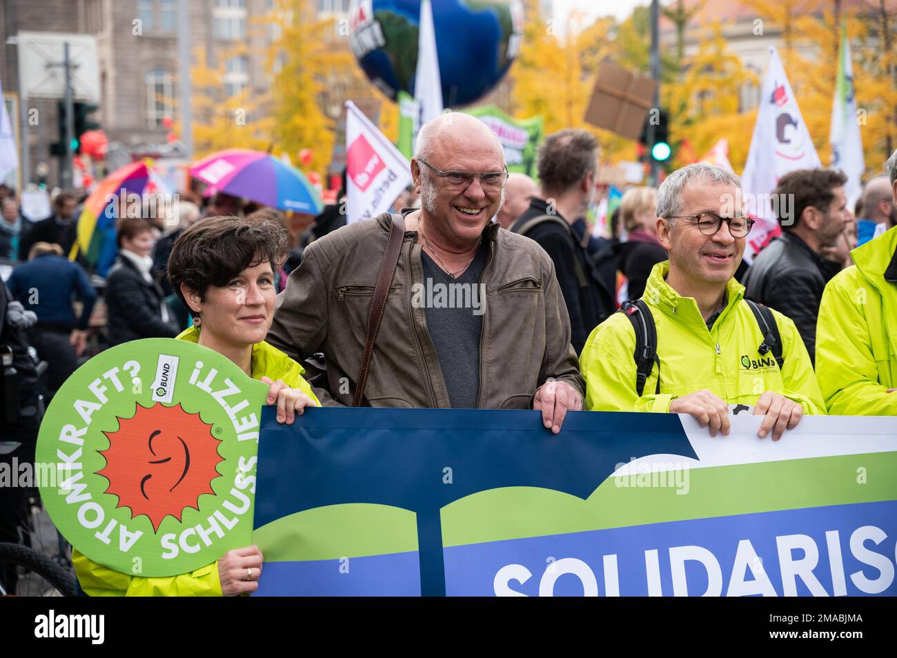 22.10.2022, Deutschland, Berlin - Ulrich Schneider, Geschäftsführer des deutschen Paritaetischer Wohlfahrtsverbands, zusammen mit Frank Werneke, Vorsitzender Stockfoto