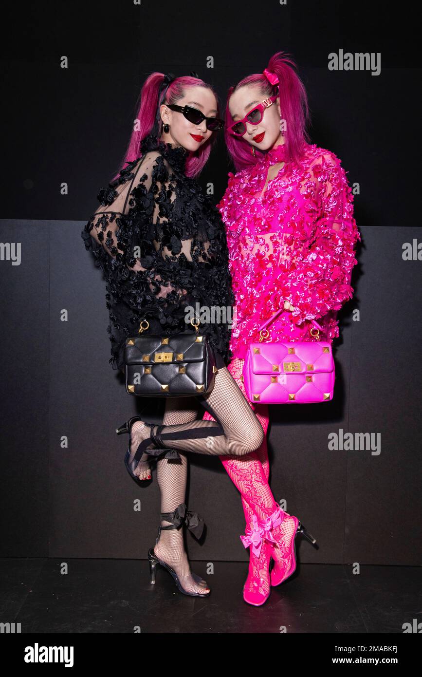 Amiaya arrive at the Valentino ready-to-wear Spring/Summer 2023 fashion collection presented Sunday, Oct. 2, 2022 in Paris. (Photo by Vianney Le Caer/Invision/AP) Stockfoto