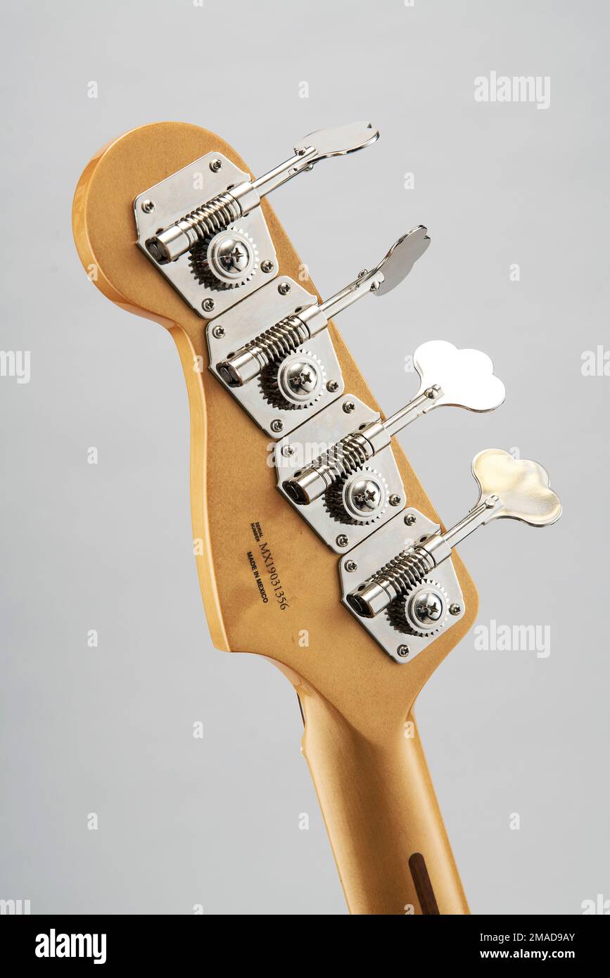 Kotflügel P Bass Vintera in Rot Stockfoto