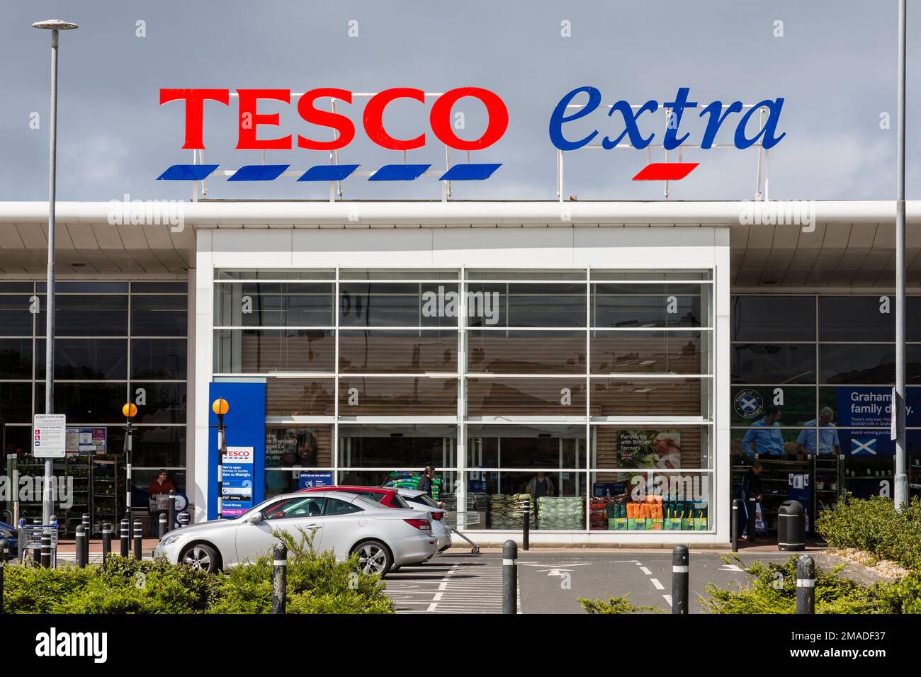 Tesco Extra Supermarket Schild, Irvine, North Ayrshire, Schottland, Großbritannien, Europa Stockfoto