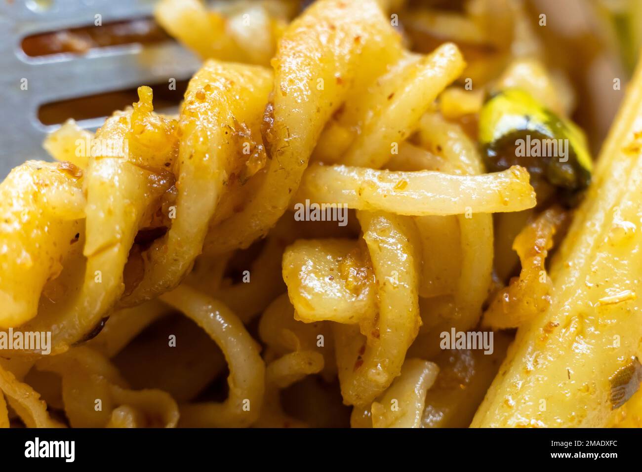 Scharfe asiatische Nudeln mit Pasta. Sofortnudeln, Makroansicht Stockfoto