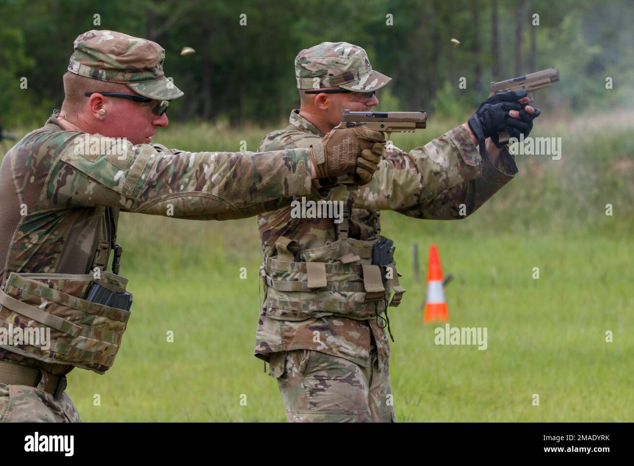 SPC. Jonathan Partlow und Sgt. 1. Klasse Kenneth McDougal, beide ...