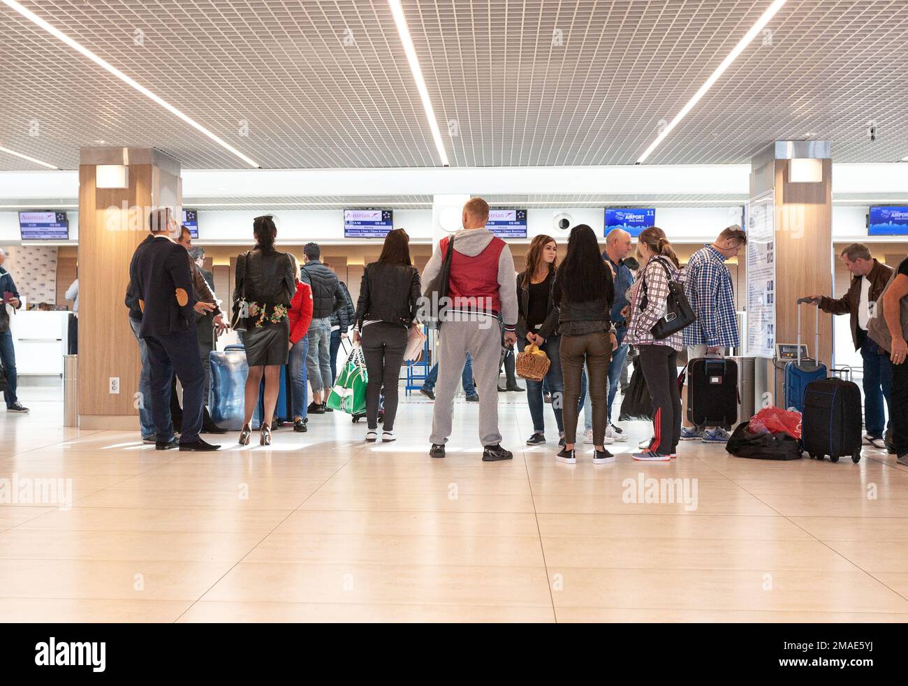 Chisinau, Moldawien - 27. September 2016: Wartebereich im Flughafenterminal der Flughafen ist ein großer internationaler Flughafen in Chisinau, Moldawien Stockfoto