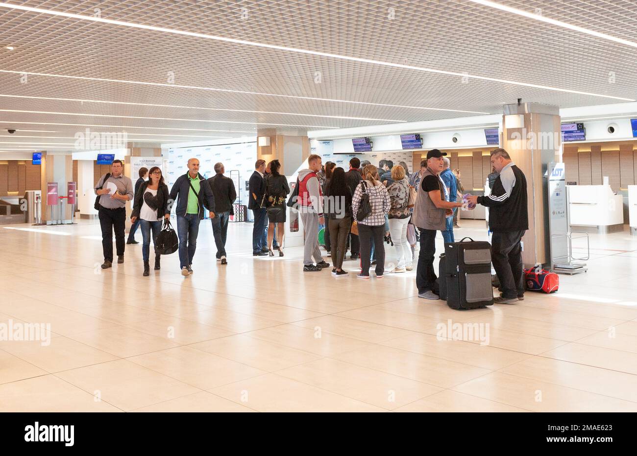 Chisinau, Moldau Septembrie 27, 2016: Wartebereich im Flughafenterminal der Flughafen ist ein großer internationaler Flughafen in Chisinau, Moldau Stockfoto
