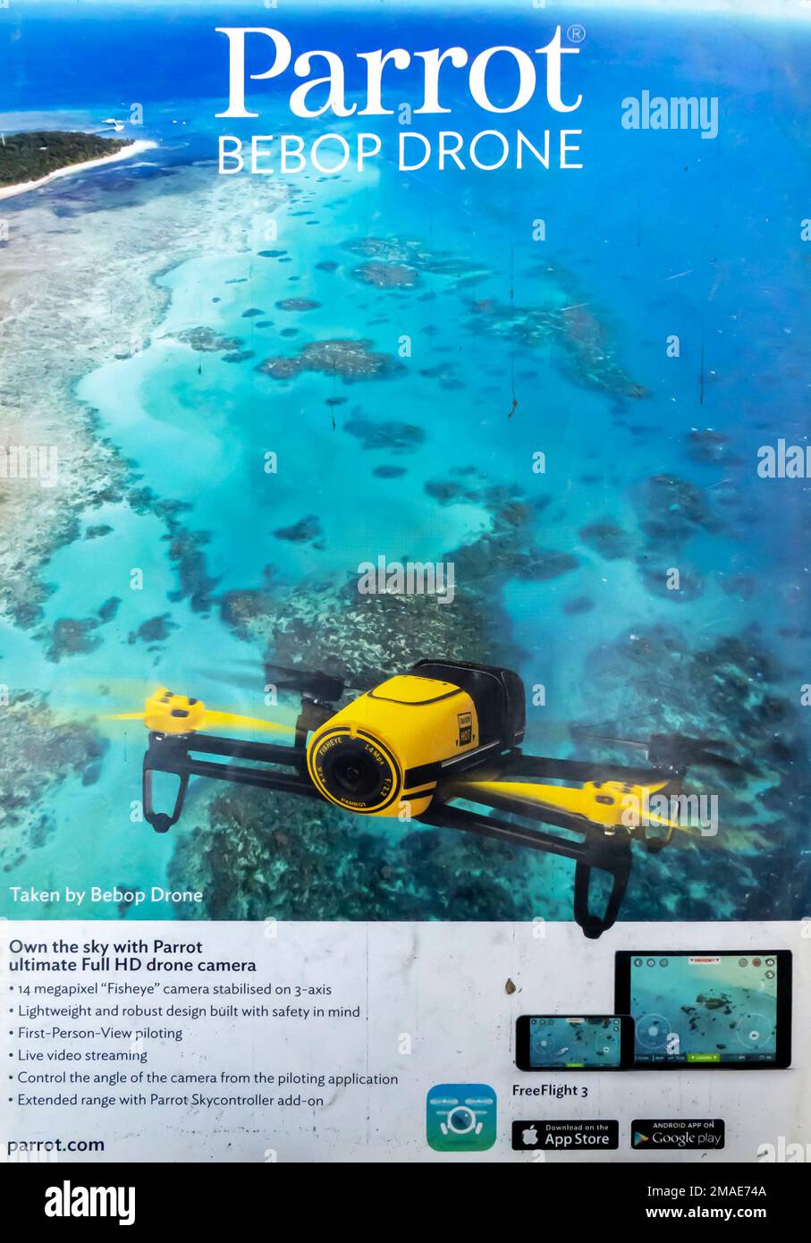 Parrot Full HD Drohne Kamera, Bebop Drohne Unterwasserwerbung im Magazin NatGeo, August 2015 Stockfoto